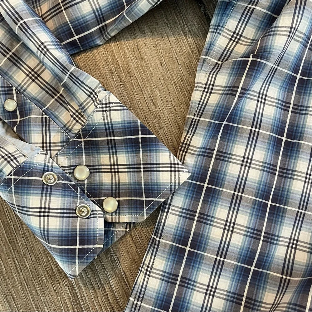 Banana Republic snap down